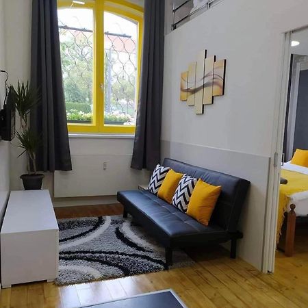 Lyly Apartment - Modern Apartment With Free Parking Прага Екстериор снимка