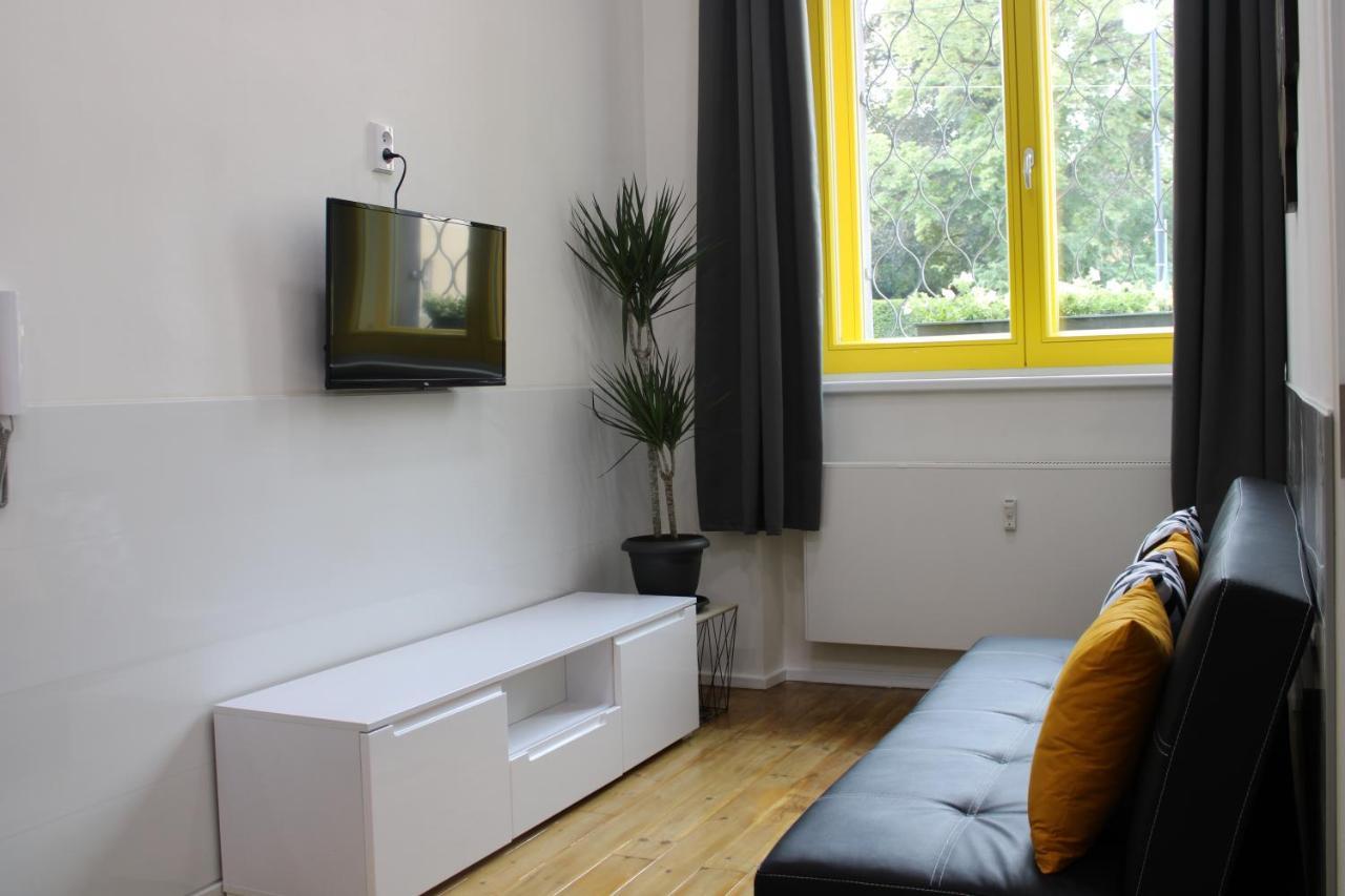 Lyly Apartment - Modern Apartment With Free Parking Прага Екстериор снимка