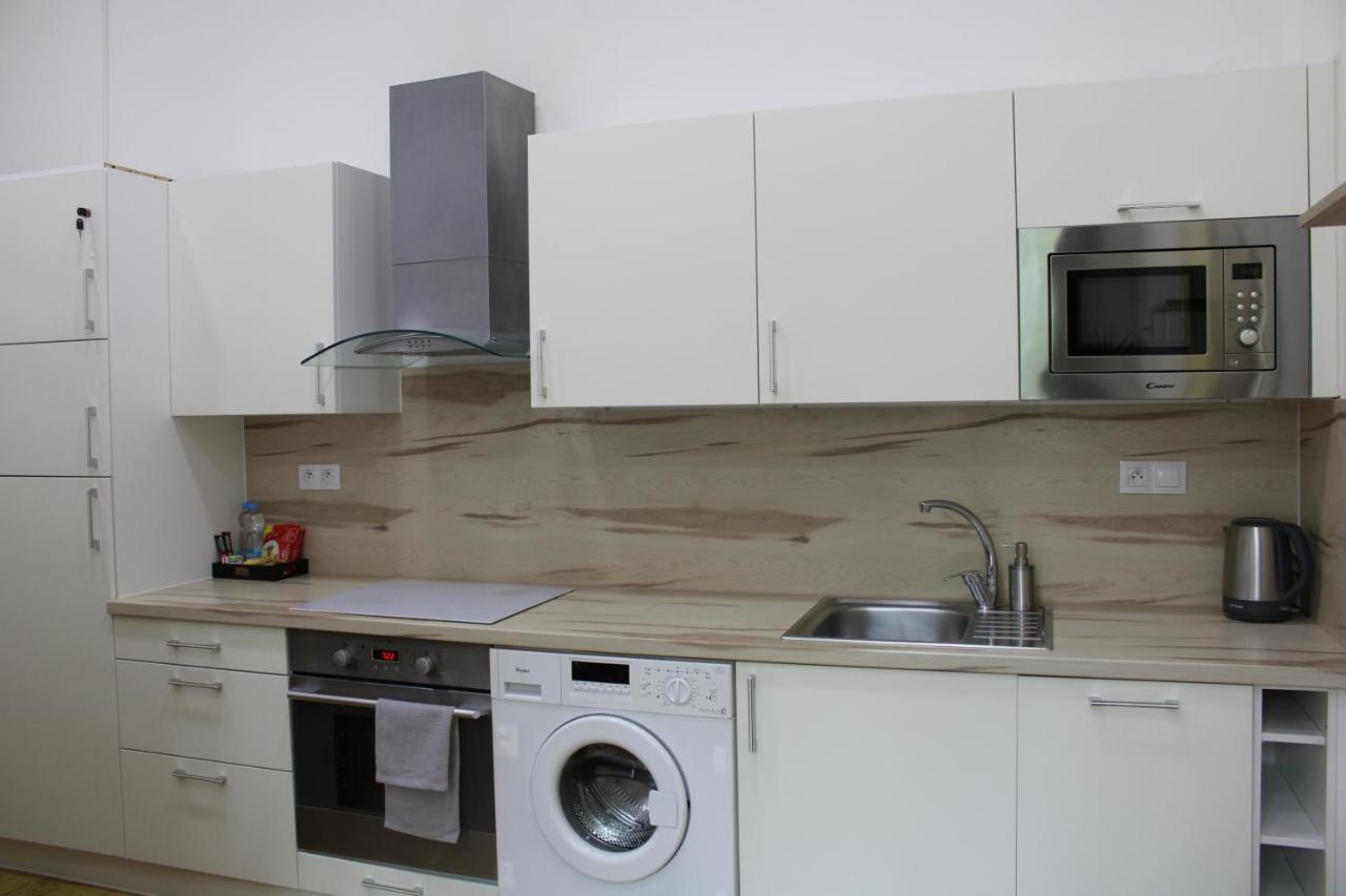Lyly Apartment - Modern Apartment With Free Parking Прага Екстериор снимка